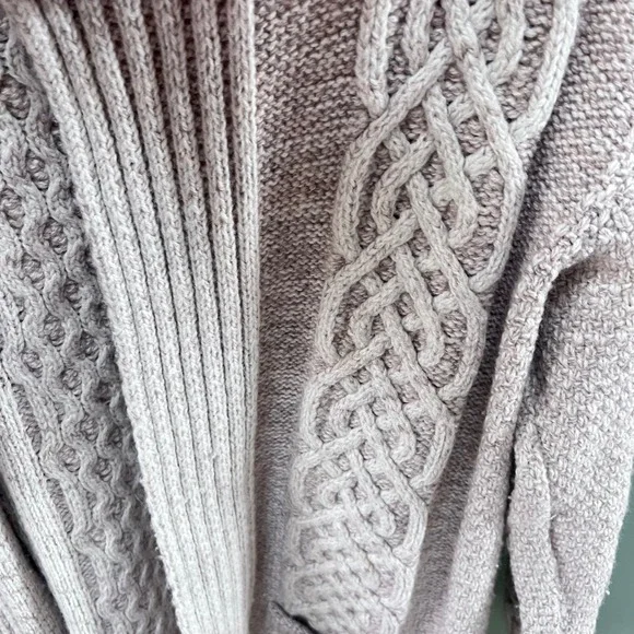 Aran Woollen Mills 100% Merino Wool Cable Knit Cardigan Made in Ireland Size S - Picture 3 of 6